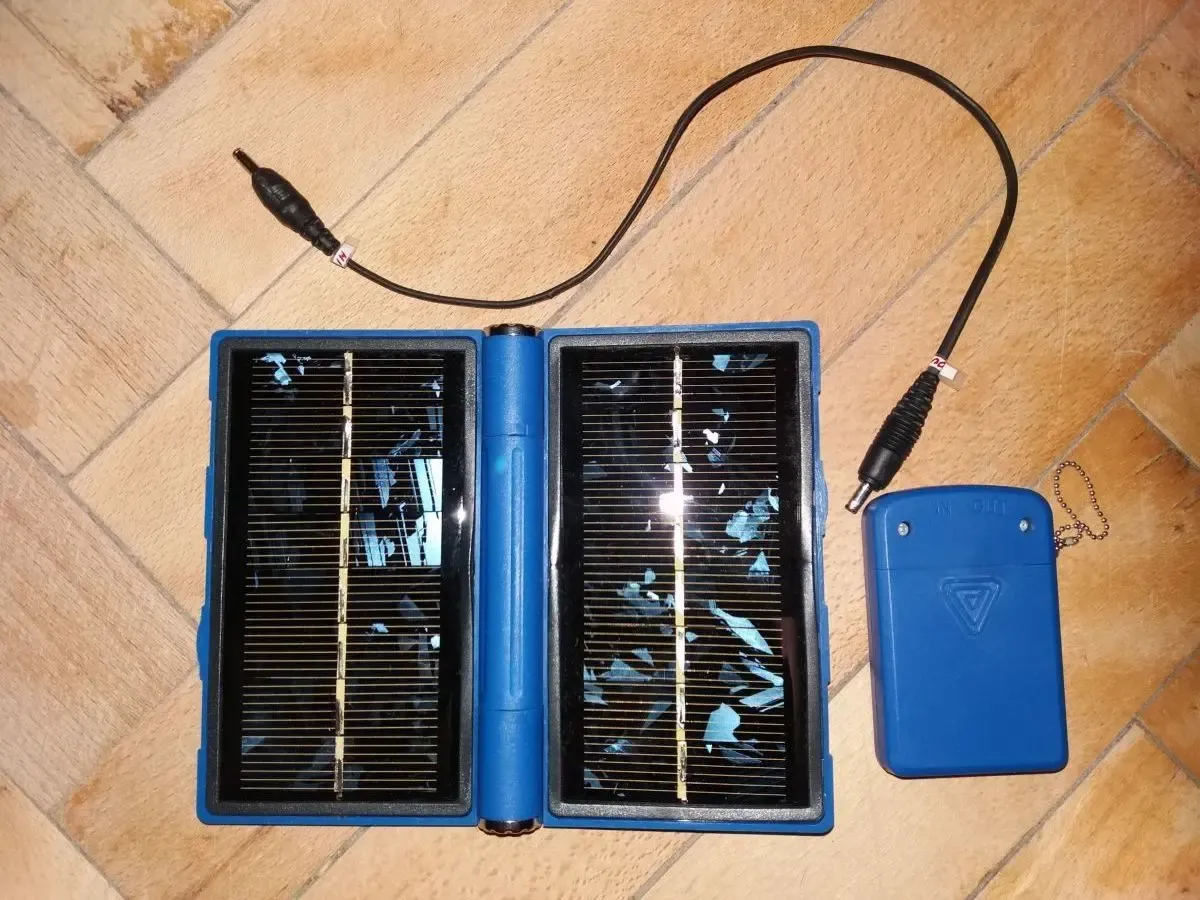 Складная солнечная панель для аккумуляторов и телефонов.# 3