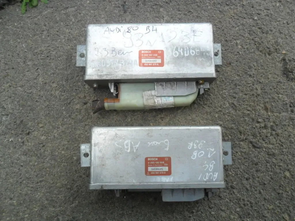 Блок управления АBS, Bosch 0265100056, Audi 4A0907379A 10