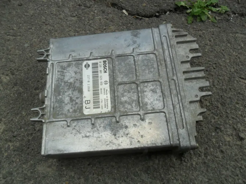Блок управления Ниссан 2.0, BOSCH 0281001629, NISSAN 23710 2J660 BJ 6