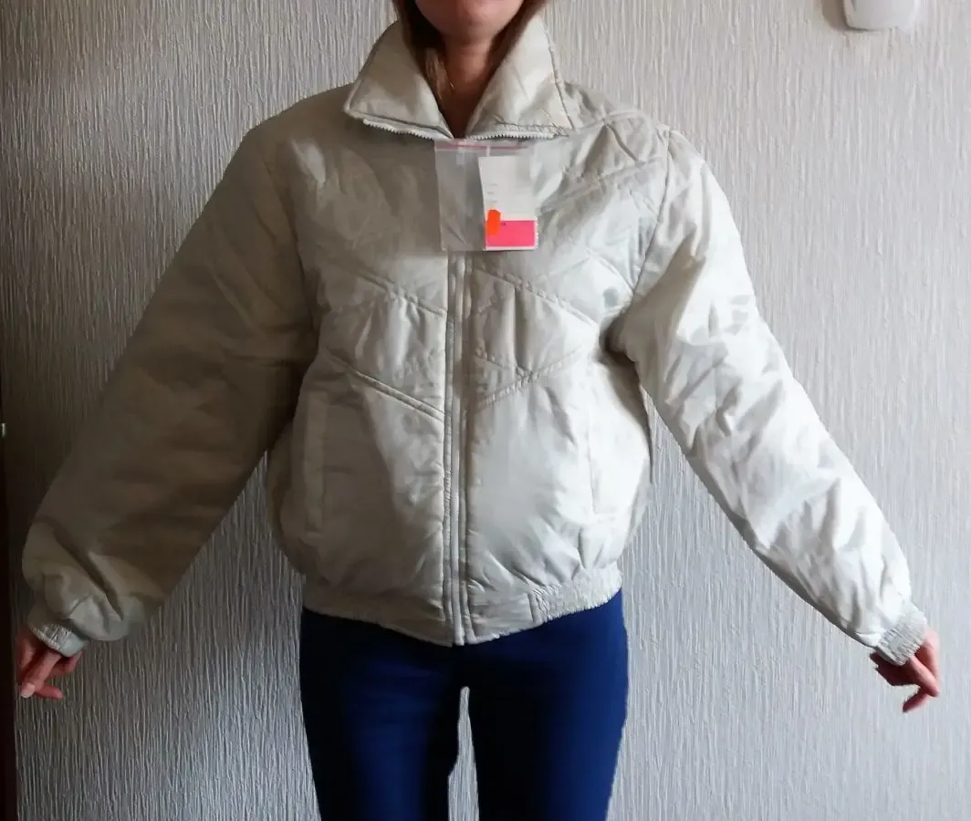 Продам куртки женские 10