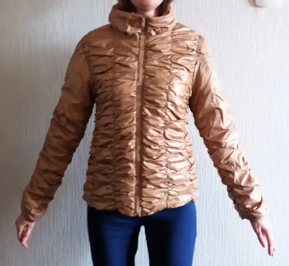 Продам куртки женские 8