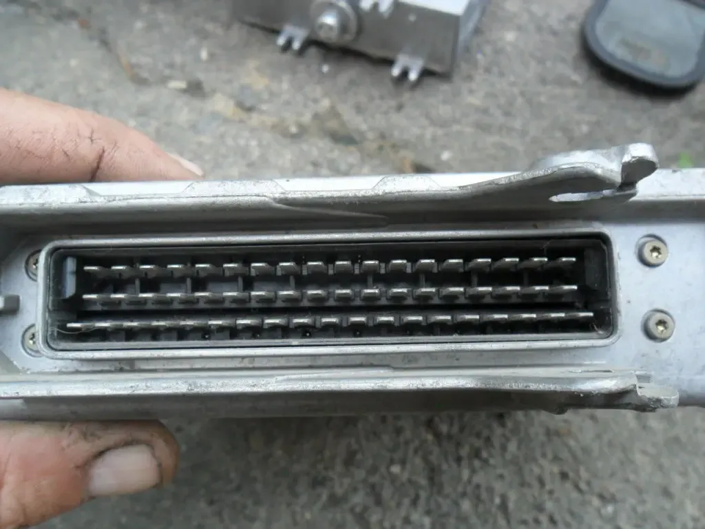 Блок управления Audi 80 B4 1.9TDI, BOSCH 028 001185, Audi 8A0907401B 7