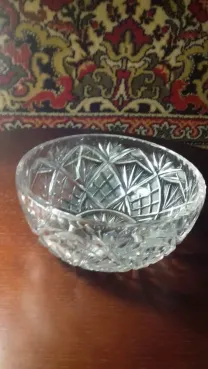 Продаю хрустальную конфетницу