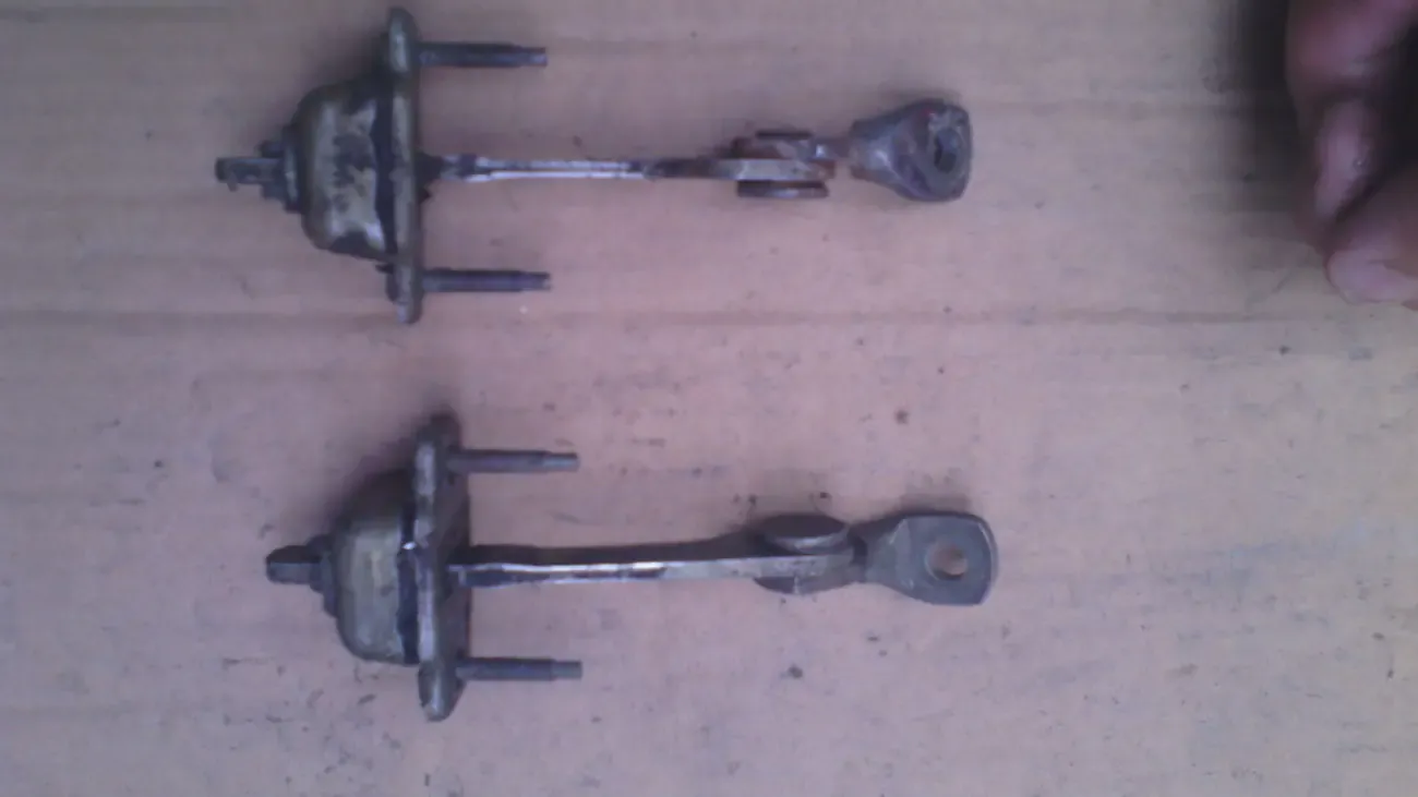 Ограничитель открывания двери 87bb-a23500-ab Форд 1659364 оригинал 2