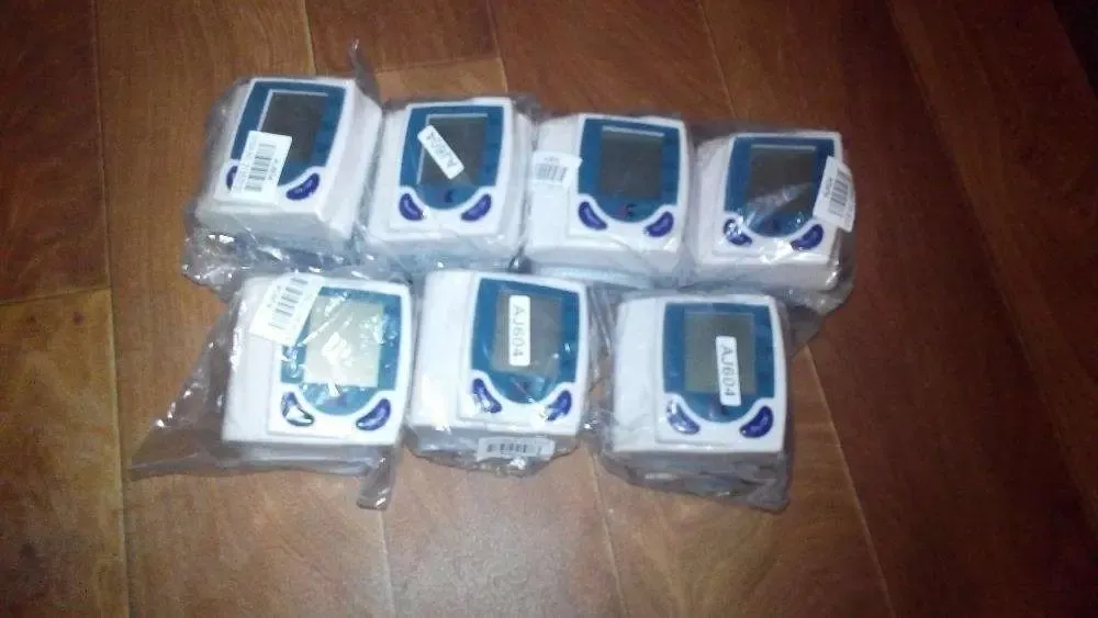 Продам цифровой автоматический тонометр на запястье 2