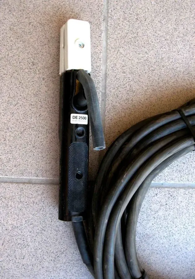 Кабель сварочный (35 мм.кв., 11 м) с держателем DE 2500 2