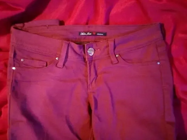 Мадок (джинсы женские бордового цвета) 44/S размер 2