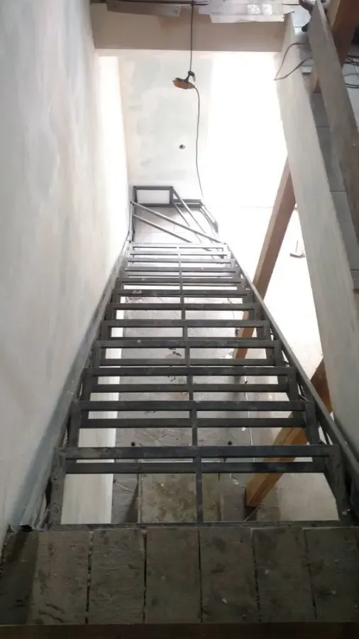 лестничный мет. каркас под обшивку деревом.