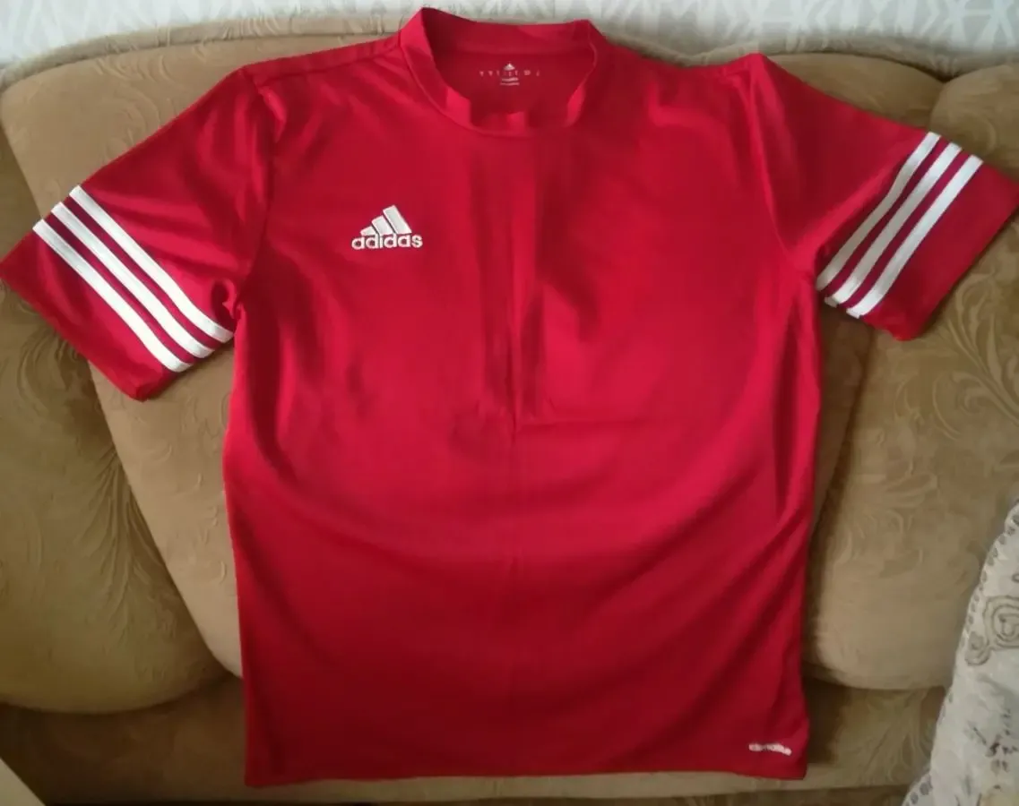 Футболка adidas. Розмір S (173 см). Оригінал! 3