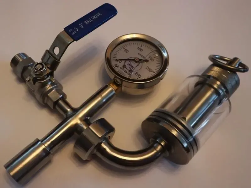 Шпунт-аппарат с манометром и краном со2 (верт. верх) 1/2 мама 2