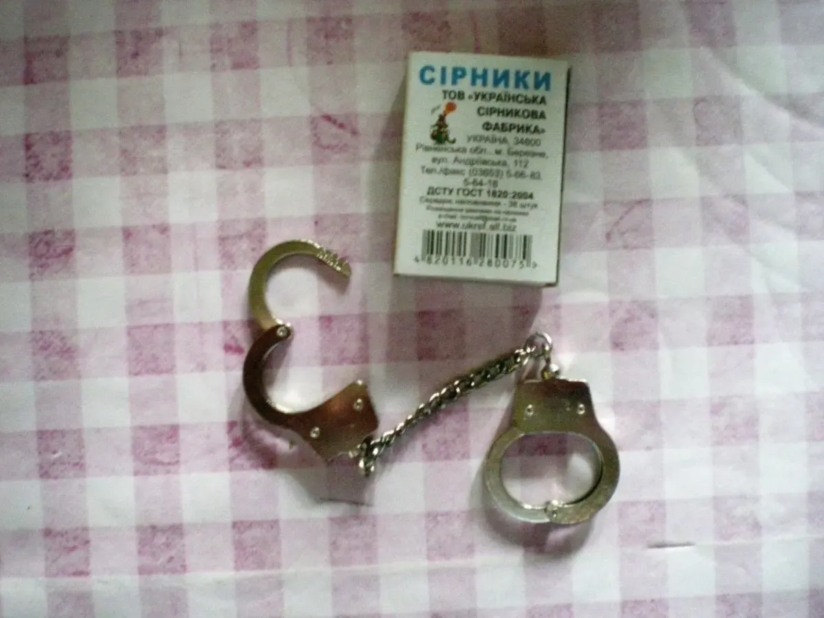 Брелок сувенирный наручники новый на авто 3