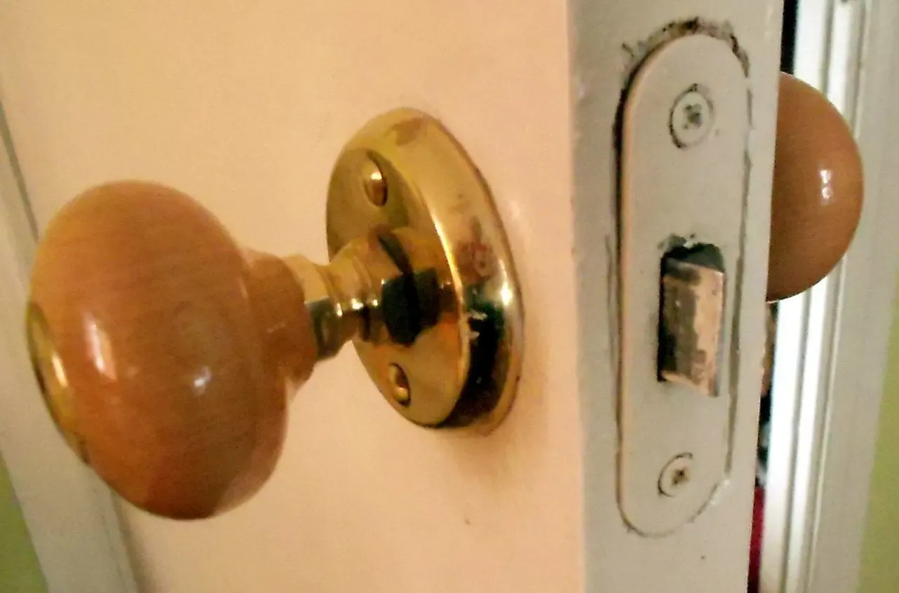 Продам двери деревянные б/у 200*90 см 3