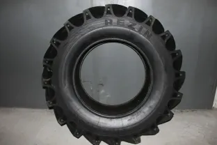 Екскаваторна шина 16.9-28 16PR REZIN