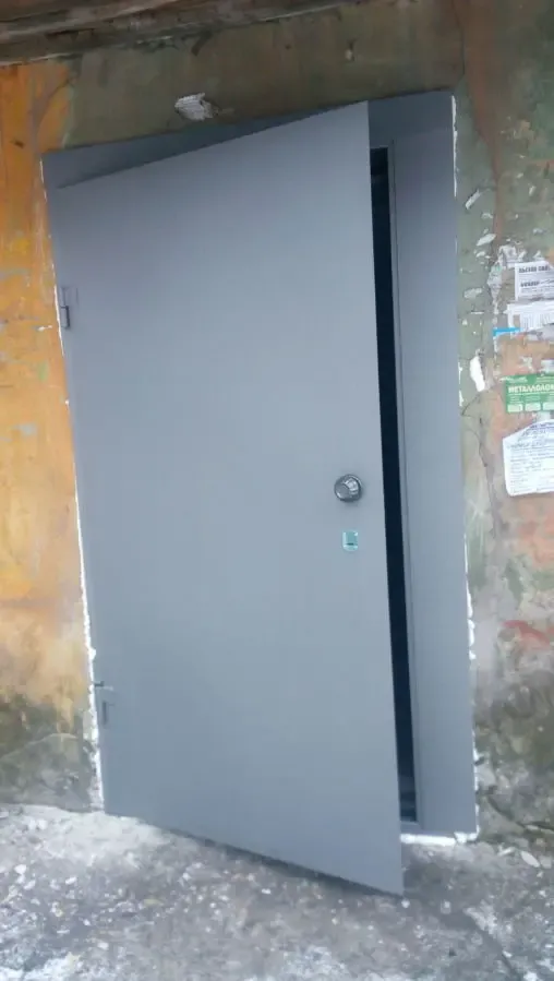 Бронедвери , решетки оконные, кладовки между этажами 2