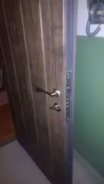 Бронедвери , решетки оконные, кладовки между этажами