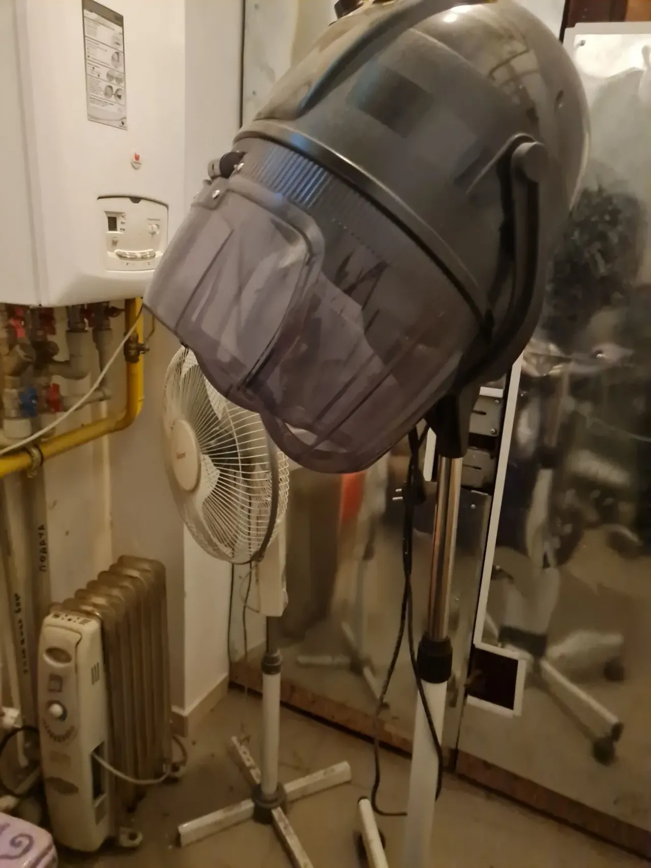 Продам оборудование для парикмахерской 6