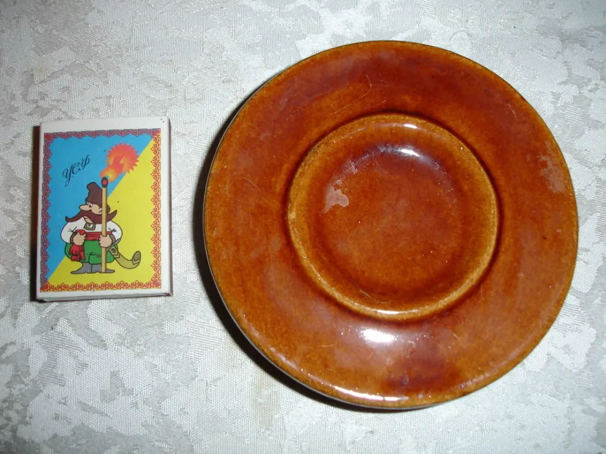 Блюдце керамічне, нове, коричневе, діаметром 10,5 см; 3 шт. 3