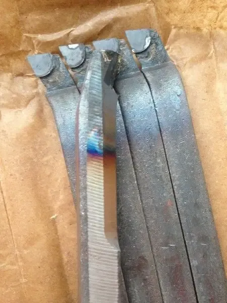 Резец росточной для глухих отверстий 25х16х200 2