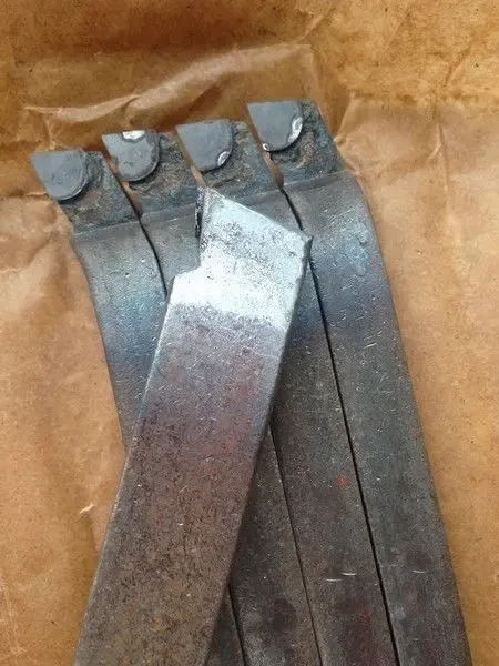 Резец росточной для глухих отверстий 25х16х200 5