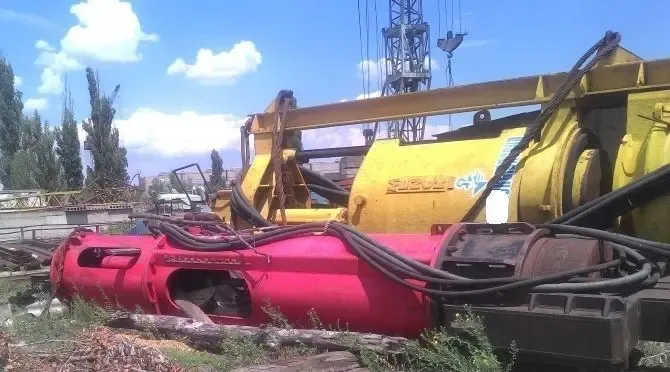 Продаем гидравлический вибропогружатель MNF 10-20 MENCK, 1995 г.в. 2