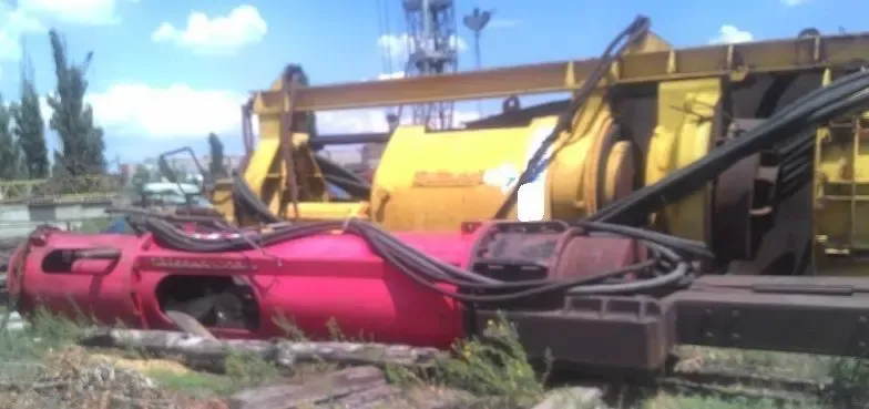 Продаем гидравлический вибропогружатель MNF 10-20 MENCK, 1995 г.в.