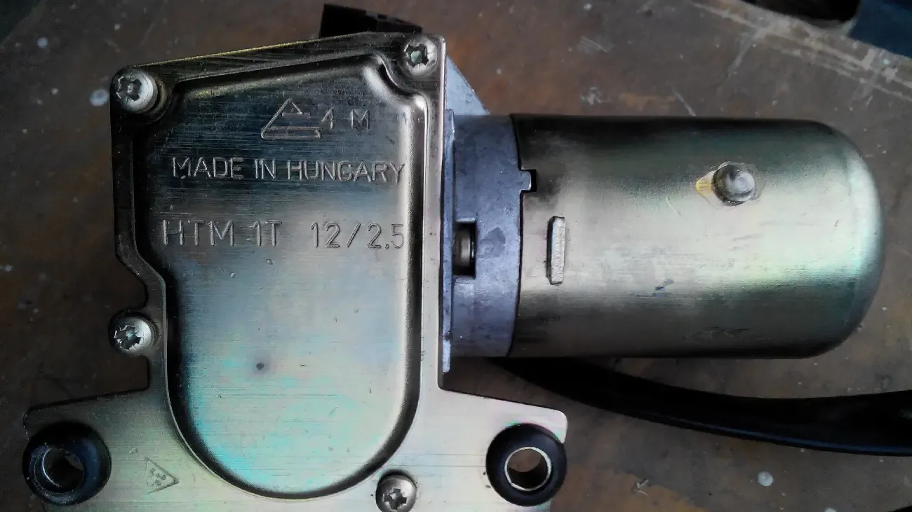 Мотор склоочисника