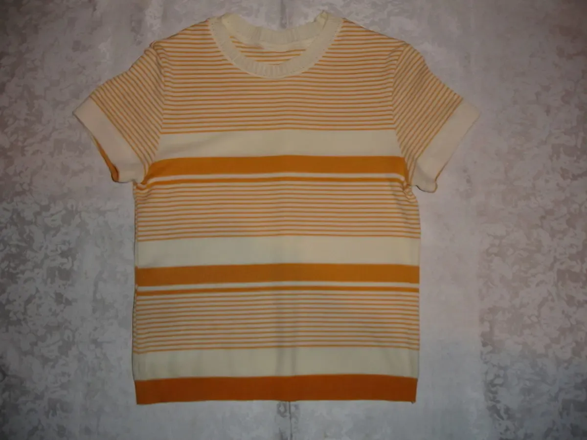 Блуза/блузка 36-38 р., червона з синьою оздобою; короткий рукав 9