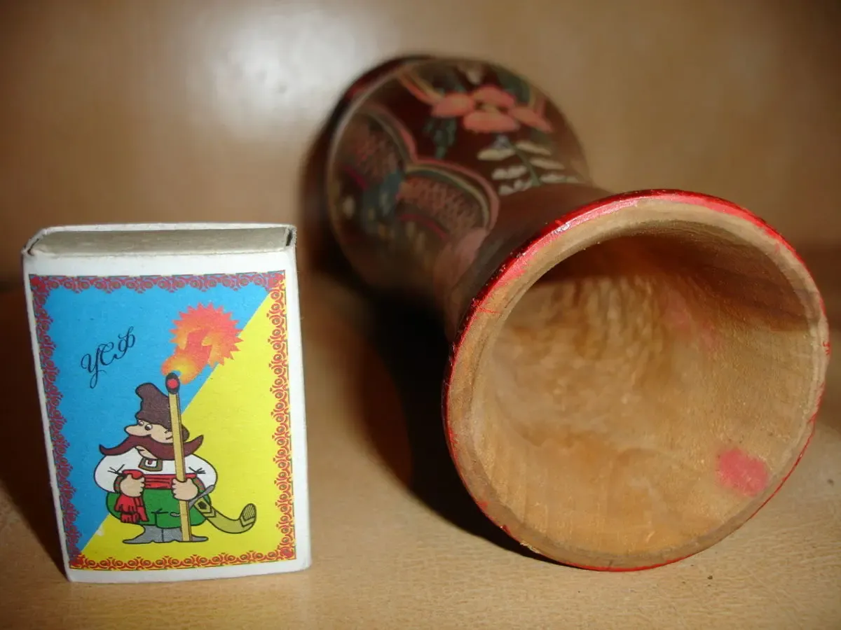 ВАЗА дерев'яна, лакована, інтер'єрна, висота 20 см; настольна. РАРИТЕТ 3