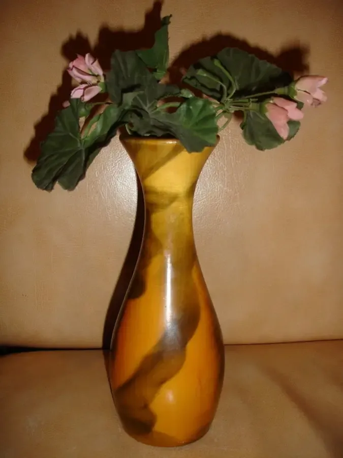 ВАЗА дерев'яна, лакована, інтер'єрна, висота 20 см; настольна. РАРИТЕТ 8