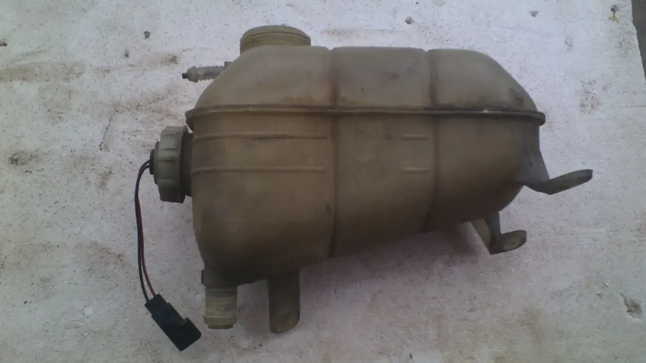 Бачек расширительный Форд 90GB-8K218-AA оригинал 4