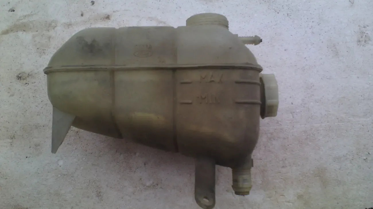 Бачек расширительный Форд 90GB-8K218-AA оригинал