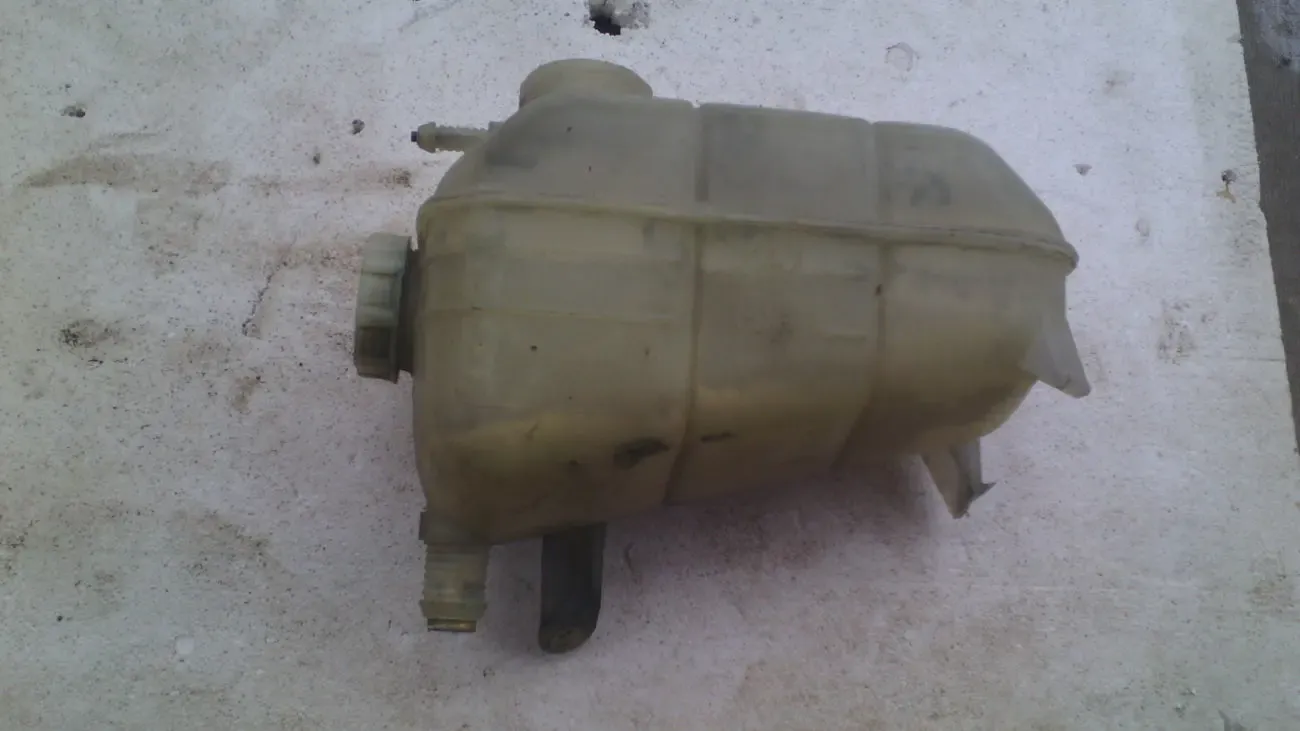 Бачек расширительный Форд 90GB-8K218-AA оригинал 3