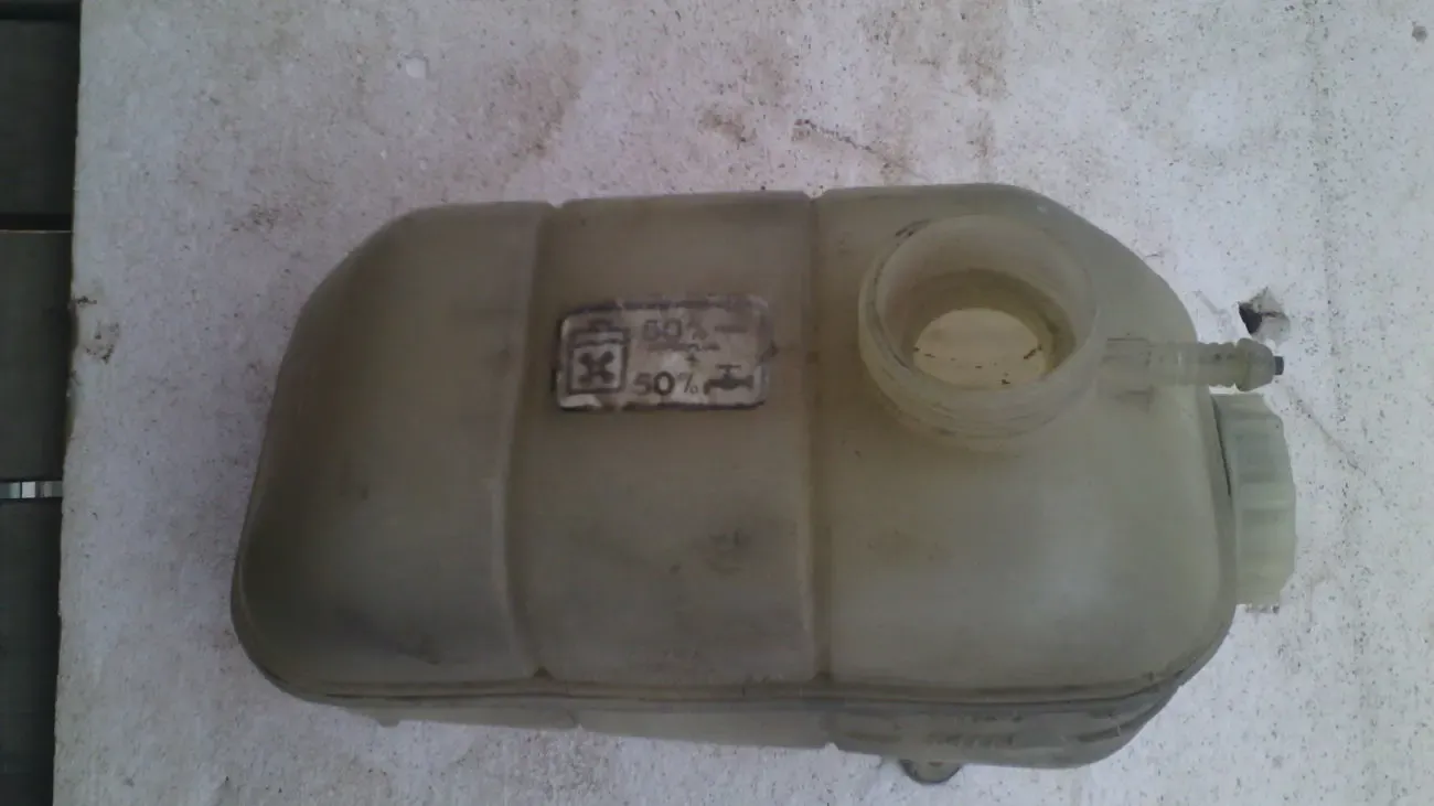 Бачек расширительный Форд 90GB-8K218-AA оригинал 2