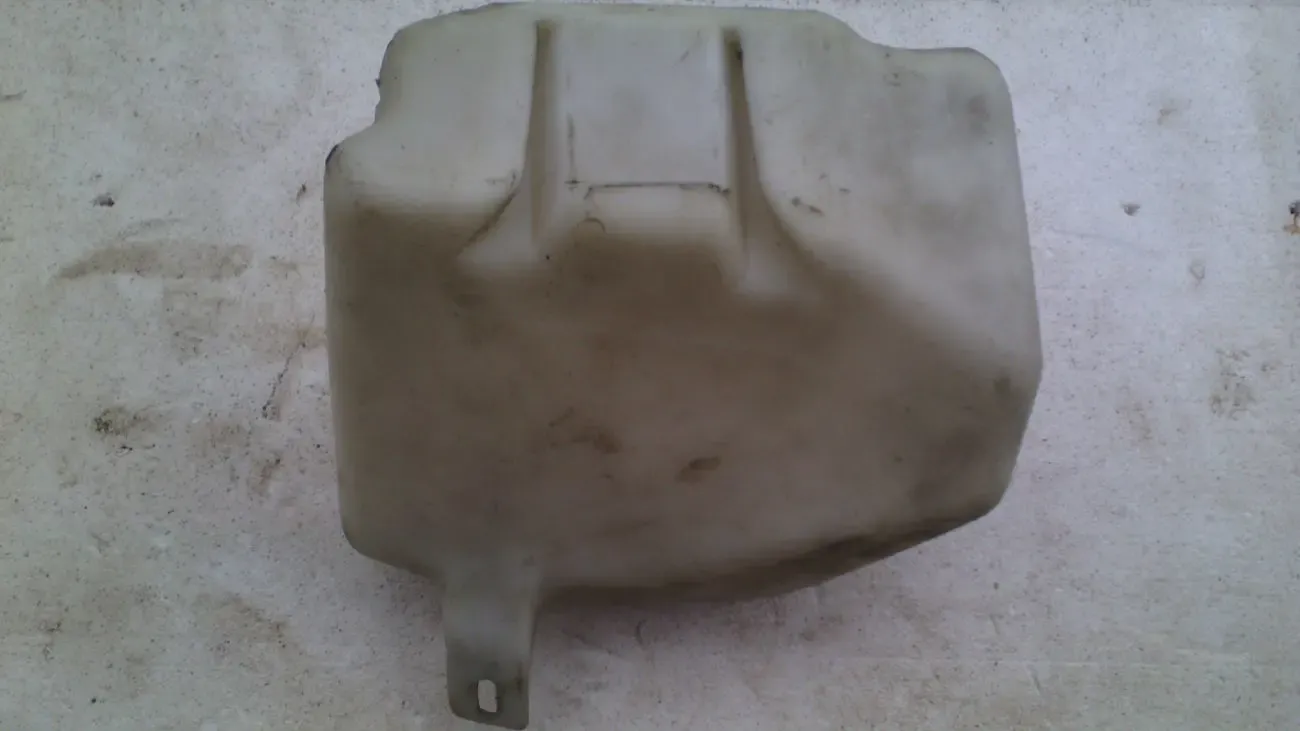 Бачек омывателя  GM 90273671 Опель Омега А универсал оригинал 2