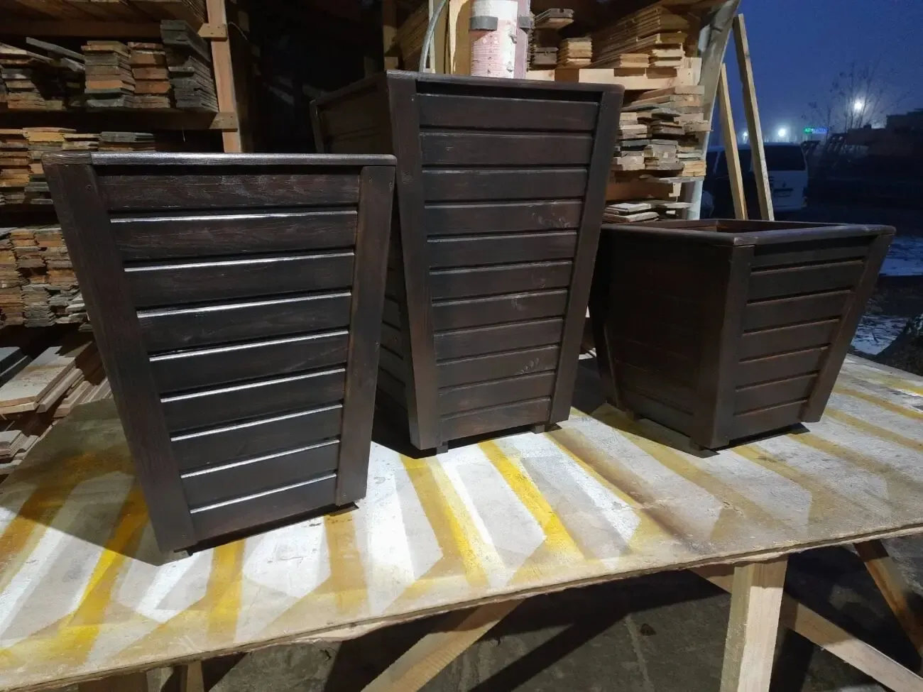 Деревянные кашпо. Ящики для цветов из дерева. Декоративное кашпо 2