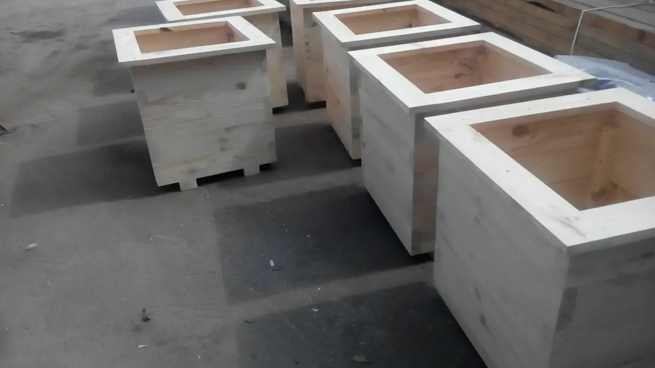 Деревянные кашпо. Ящики для цветов из дерева. Декоративное кашпо 3