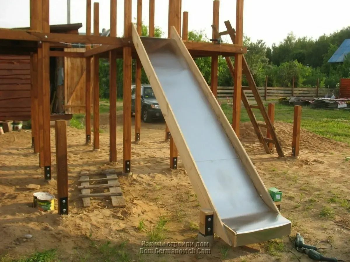 Детская горка из дерева 3