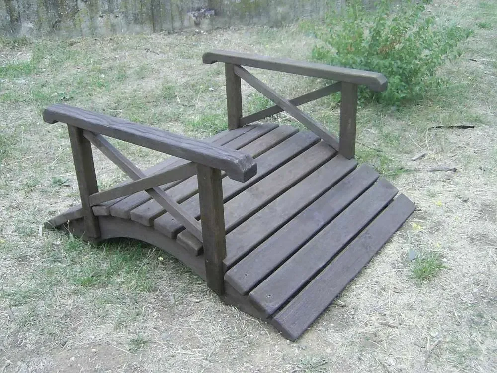 Садовый  мостик из дерева 3