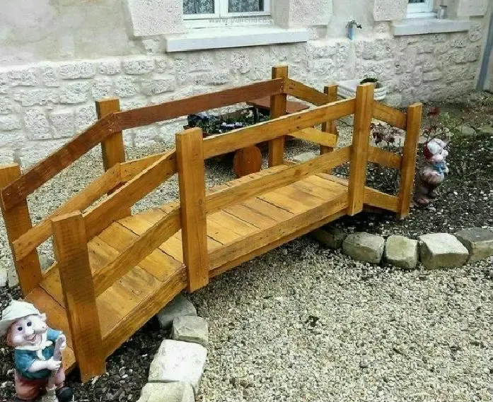 Садовый  мостик из дерева 5