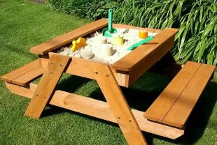 Детская песочница из дерева