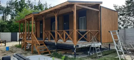 Веранда деревянная.  Терраса из дерева. Пристройка к дому. Терасса.