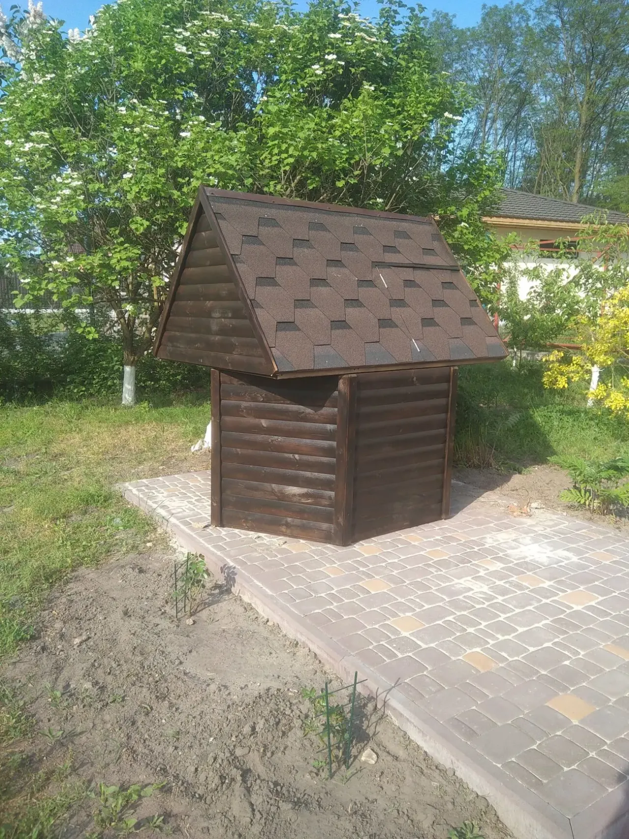 Декоративный колодец. Домик для колодца. Колодец из дерева. 6