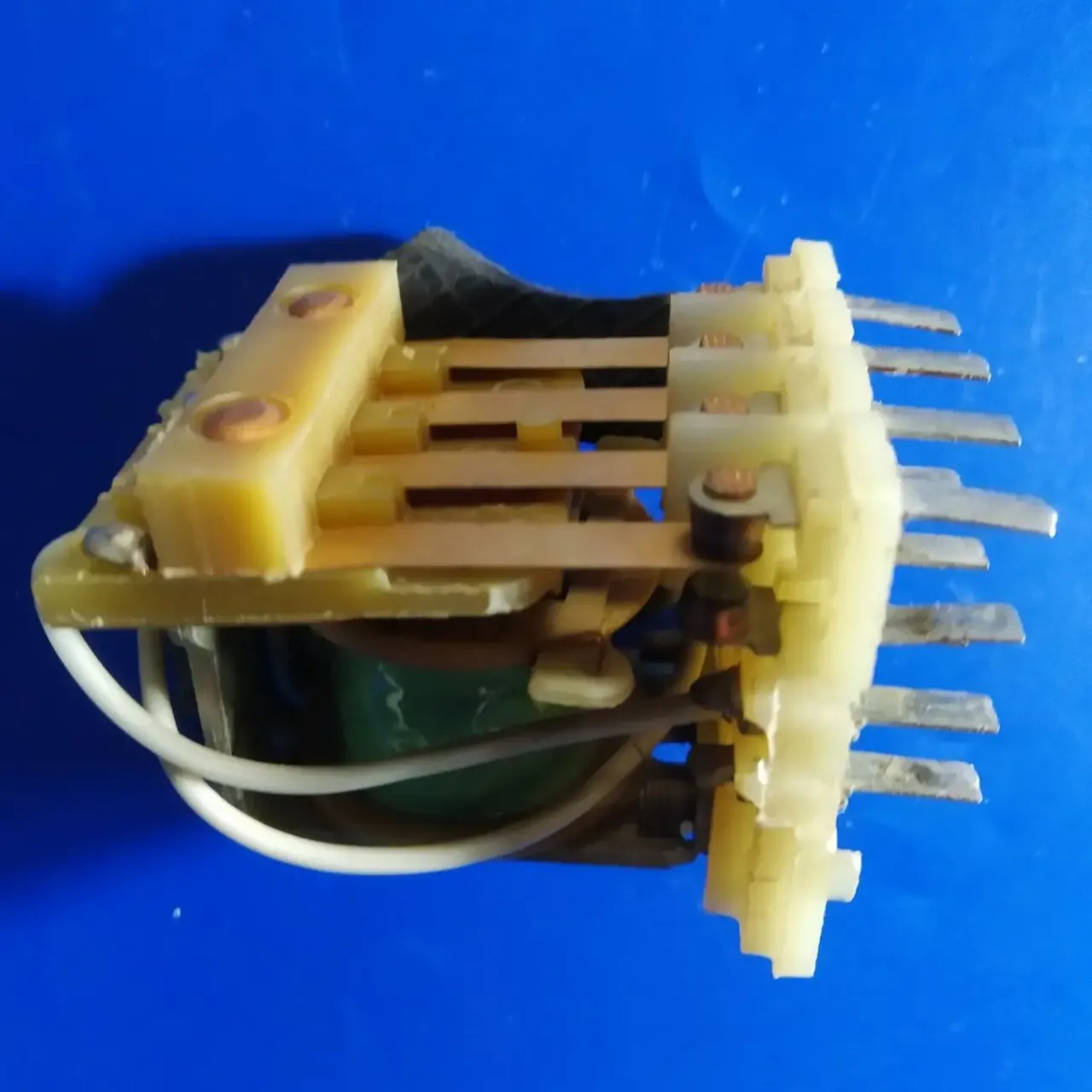 Реле рп21-УХЛ4Б ~220.в.5а.4контакта перебрасыв. 8