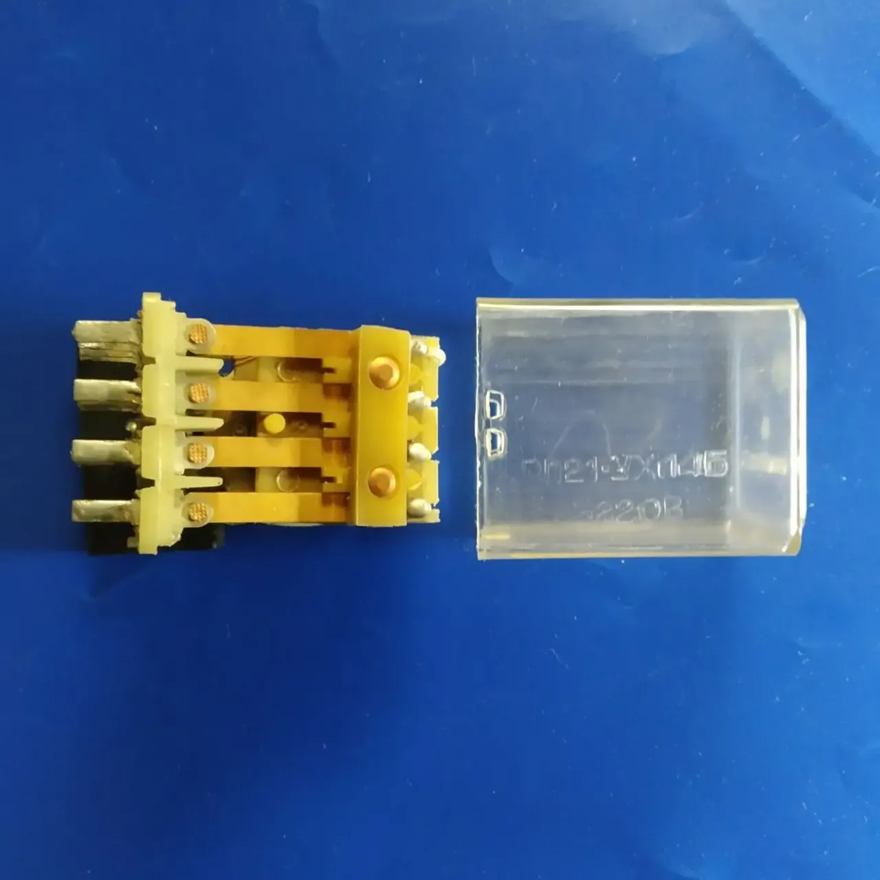 Реле рп21-УХЛ4Б ~220.в.5а.4контакта перебрасыв. 3