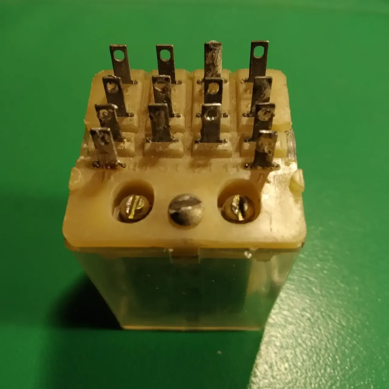 Реле рп21-УХЛ4Б ~220.в.5а.4контакта перебрасыв.