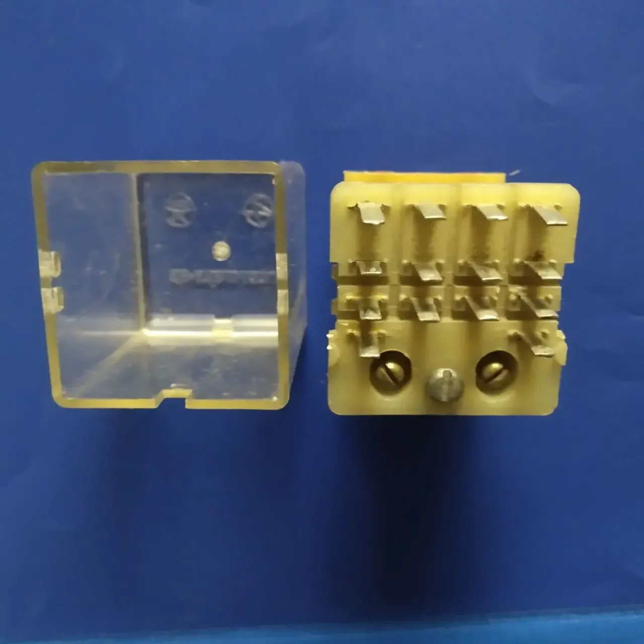 Реле рп21-УХЛ4Б ~220.в.5а.4контакта перебрасыв. 7