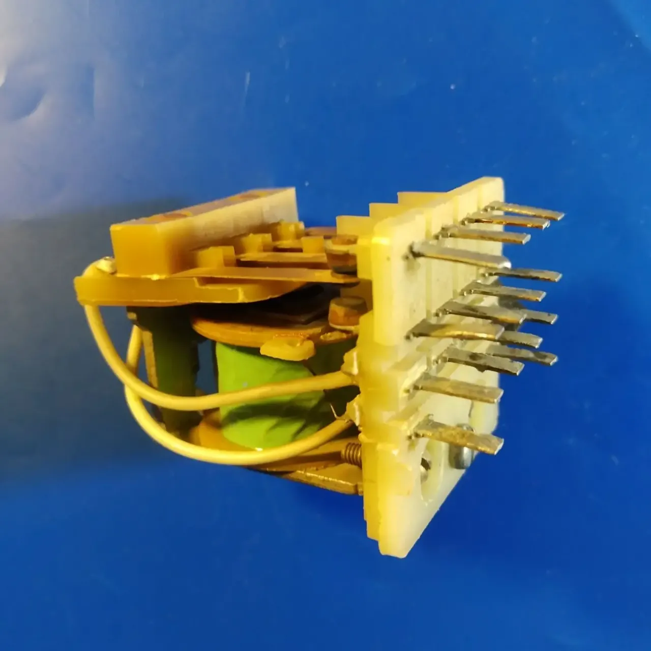 Реле рп21-УХЛ4Б ~220.в.5а.4контакта перебрасыв. 6