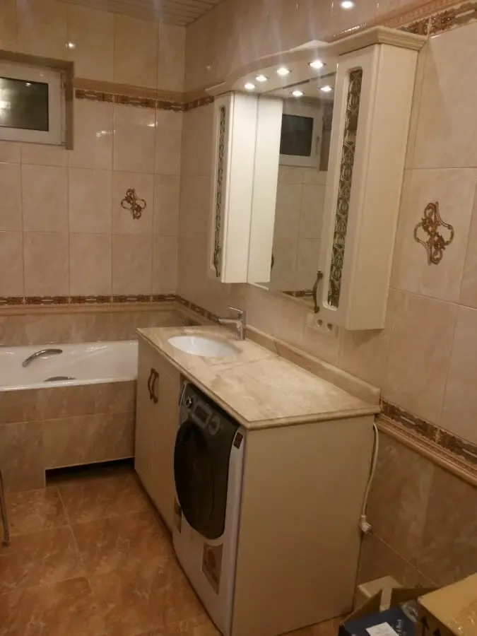 Мебель для ванной. тумбы с умывальниками. зеркала. пеналы. комоды 3