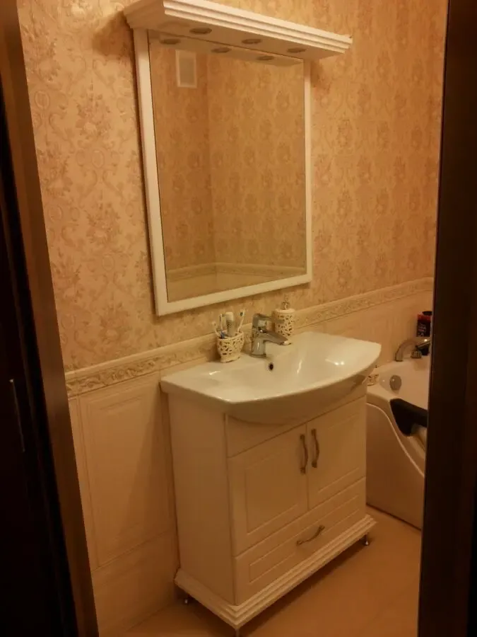 Мебель для ванной. тумбы с умывальниками. зеркала. пеналы. комоды 8