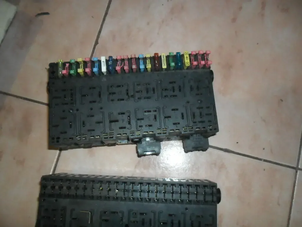 Блок предохранителей и реле Фольксваген, VW, VAG 357 937 039, оригинал 3